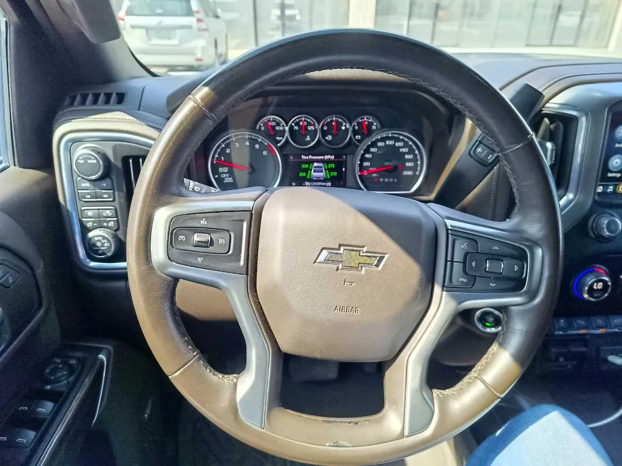 Car image 24