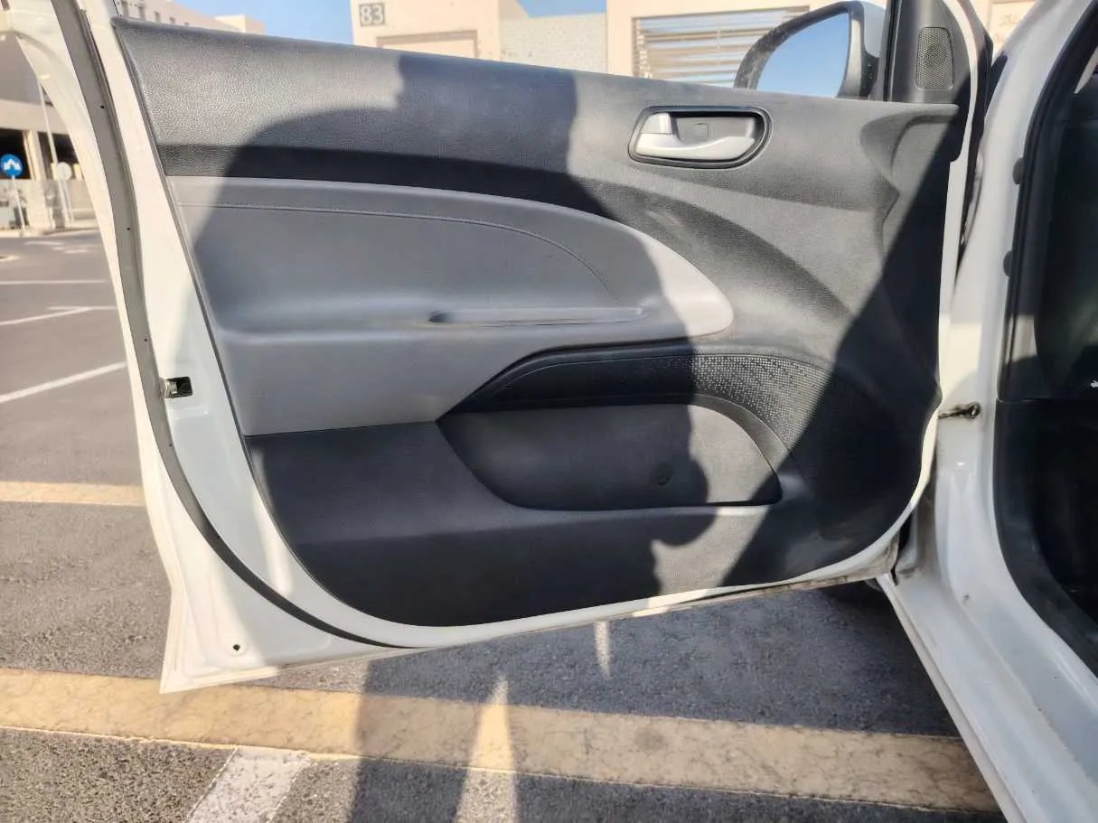 Car image 10