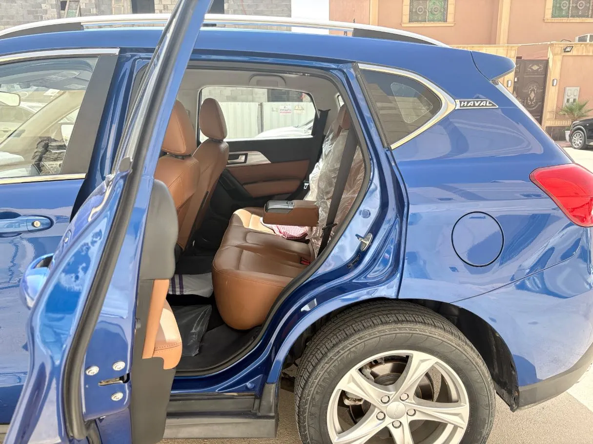 Car image 15