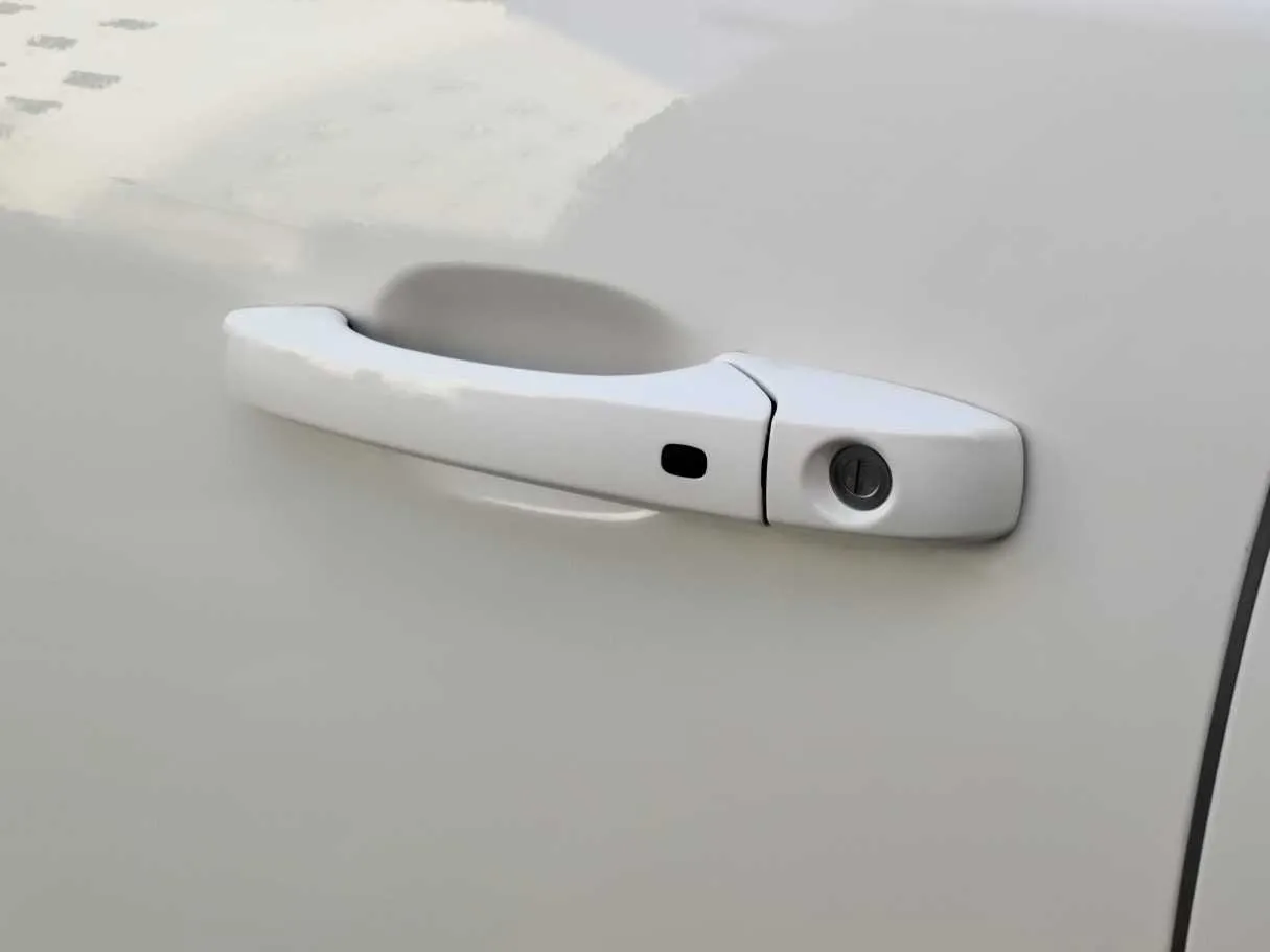 Car image 28