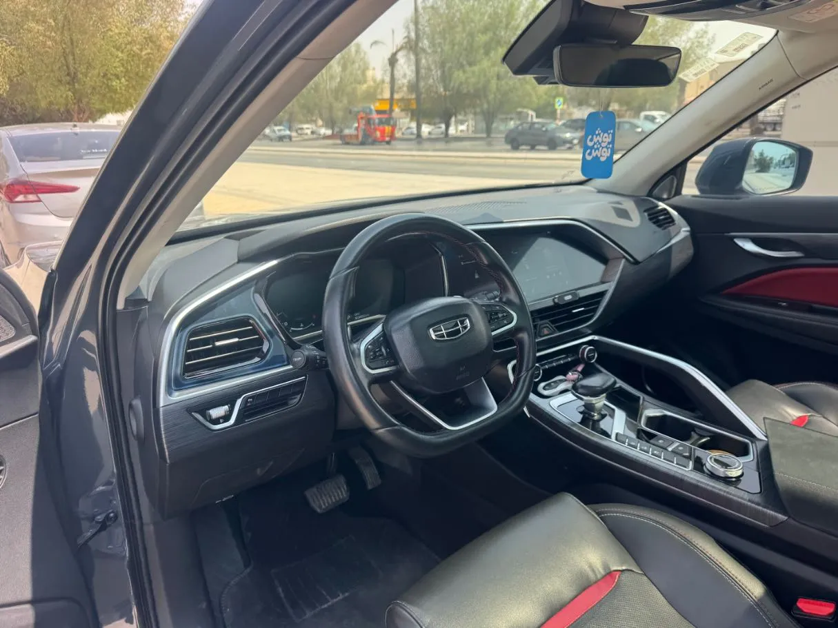 Car image 11