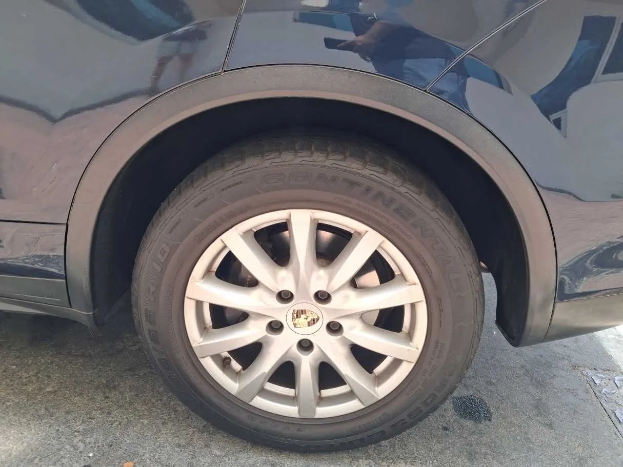 Car image 9