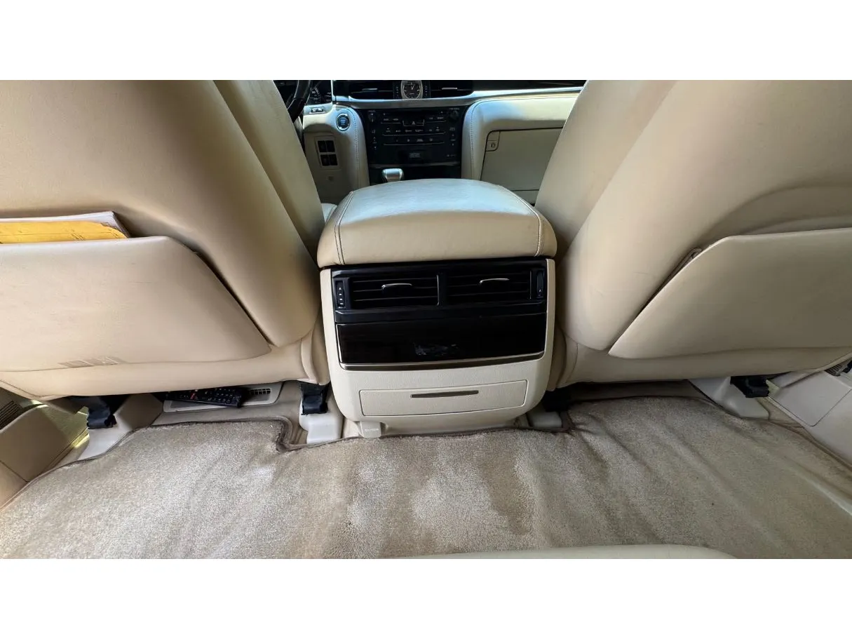 Car image 26