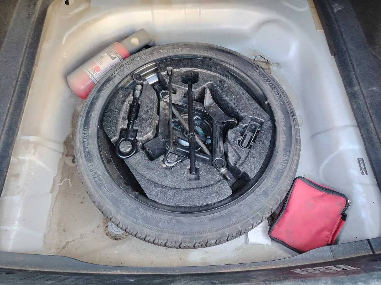 Car image 26
