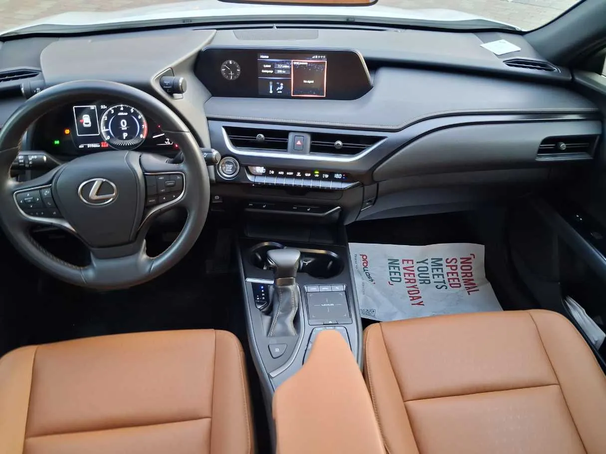 Car image 16