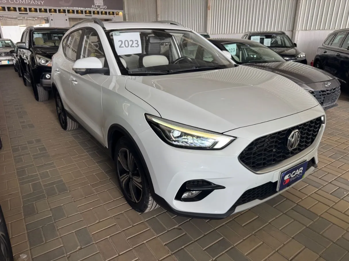 Car image 3