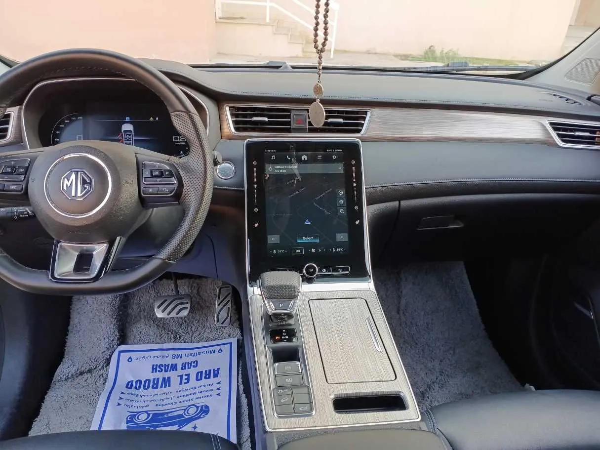 Car image 15