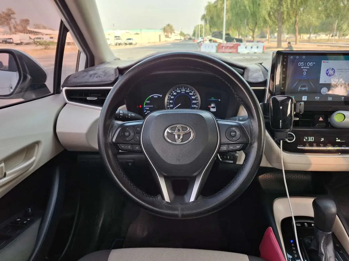 Car image 14