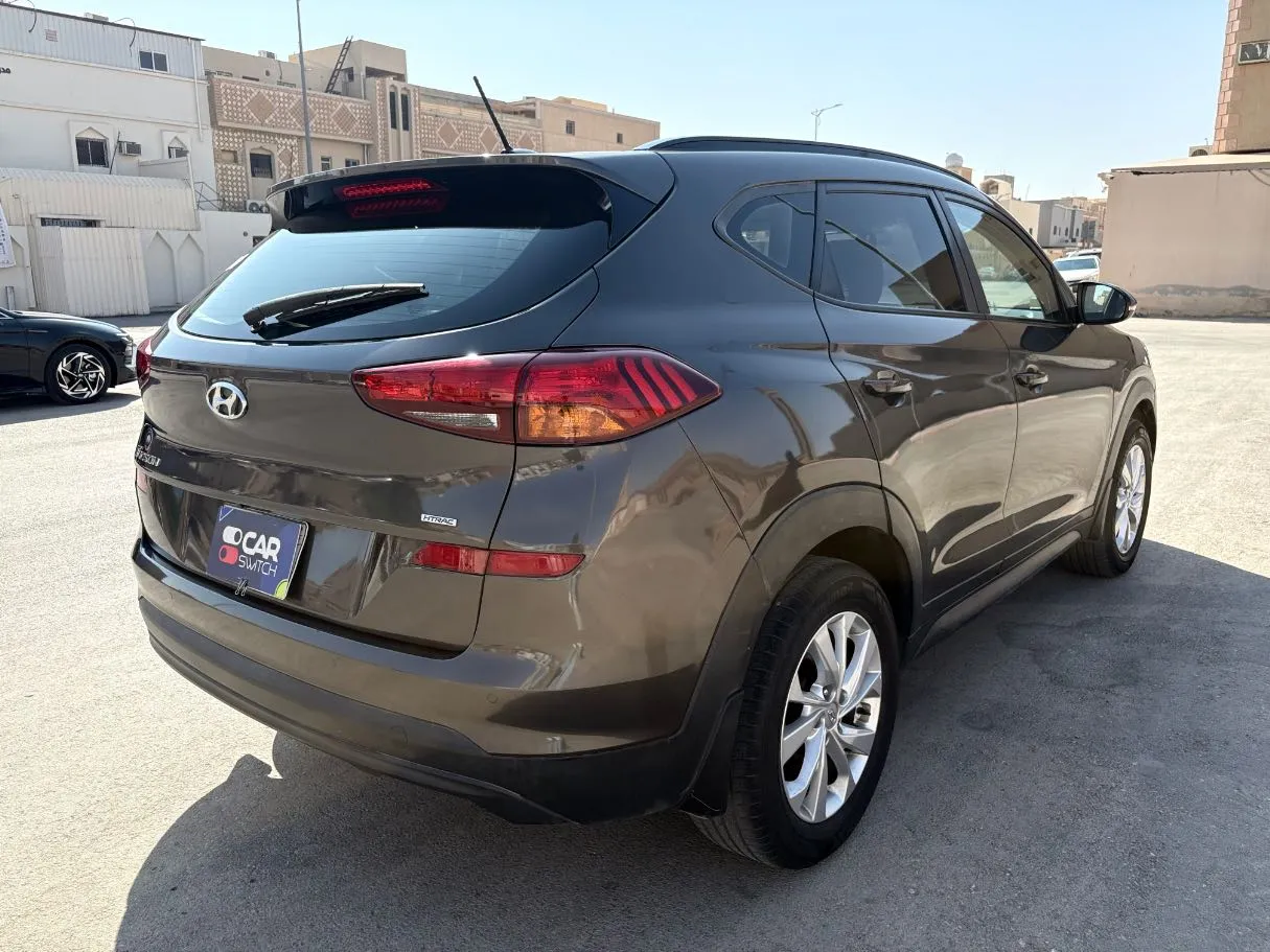 Car image 5