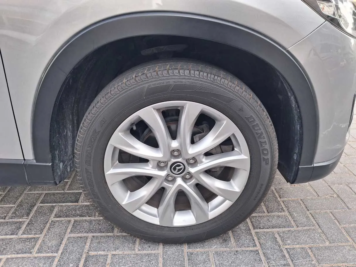 Car image 9