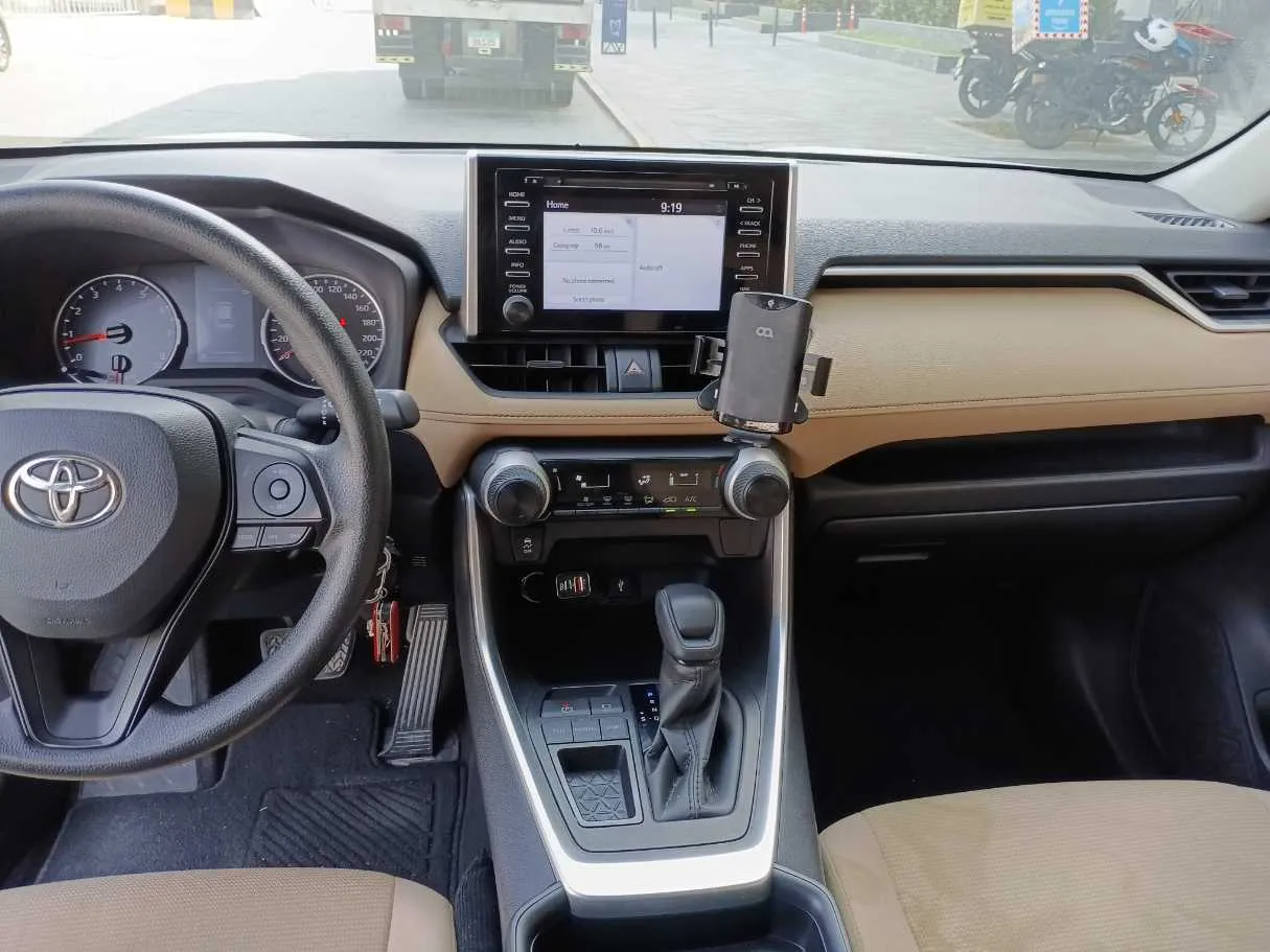 Car image 17