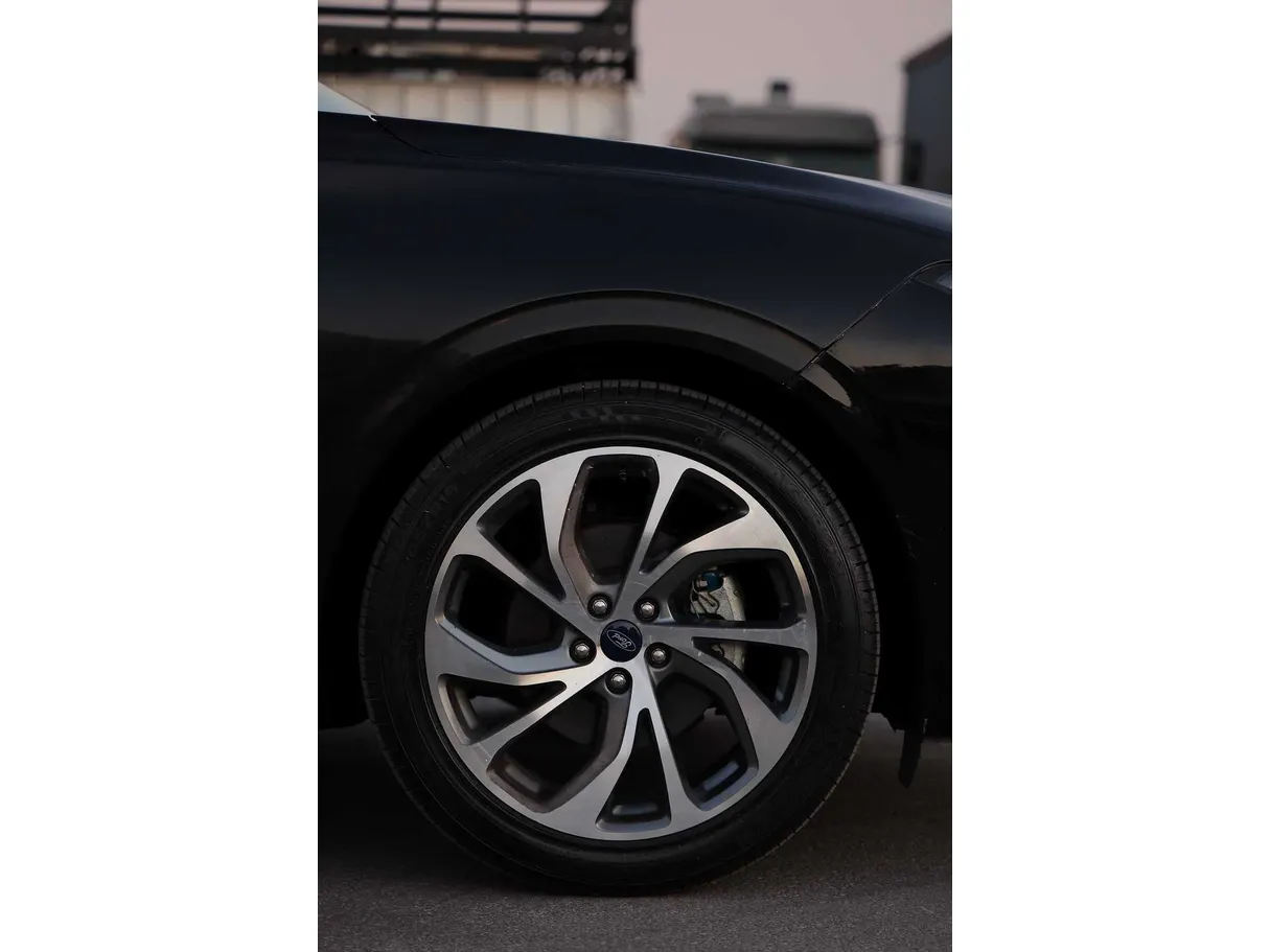 Car image 8