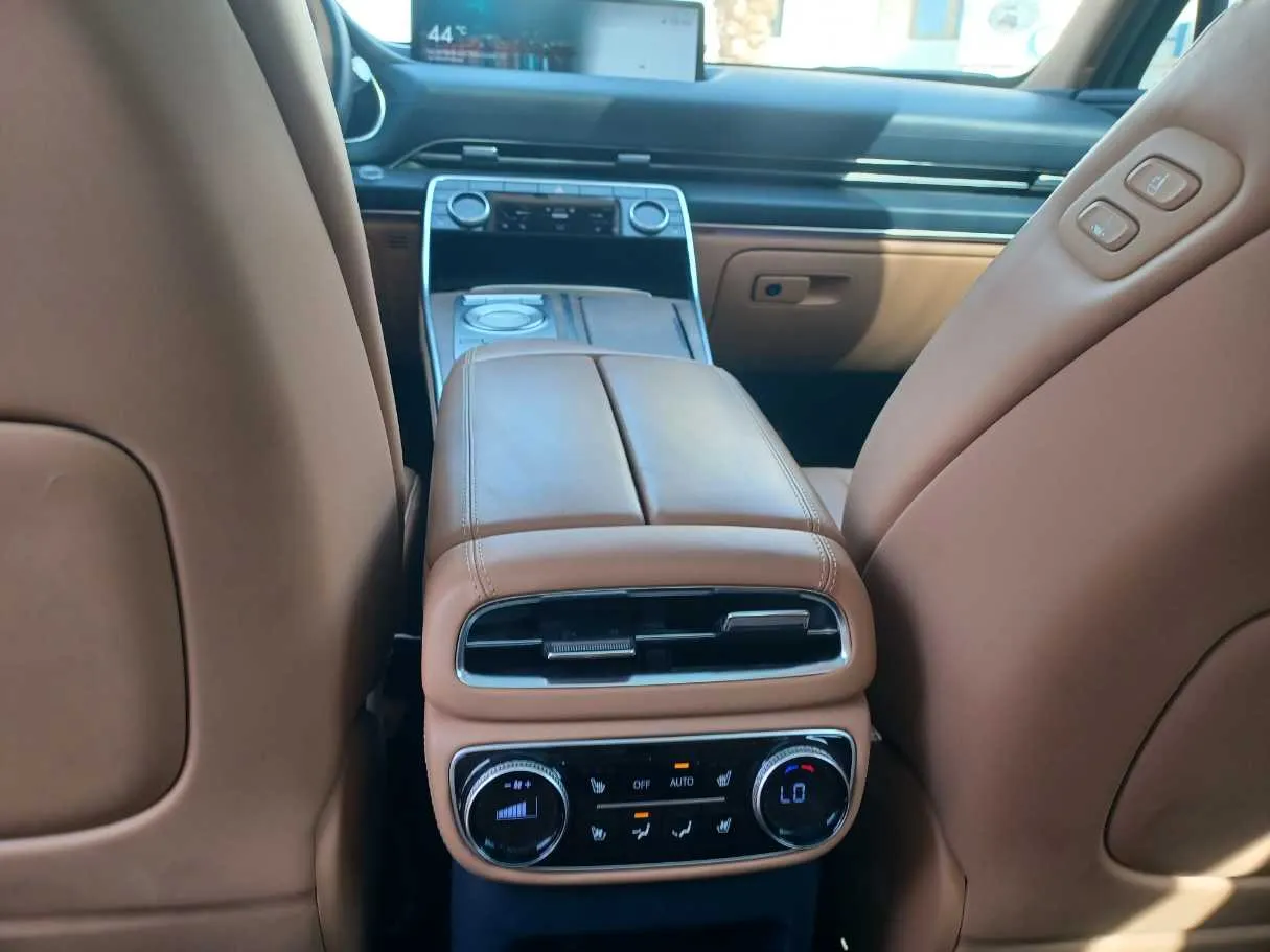Car image 26