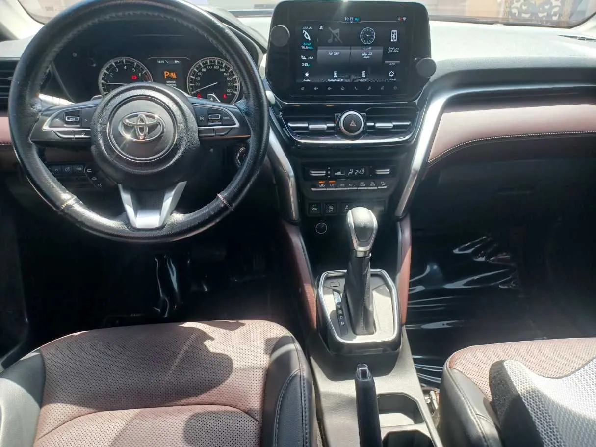 Car image 16