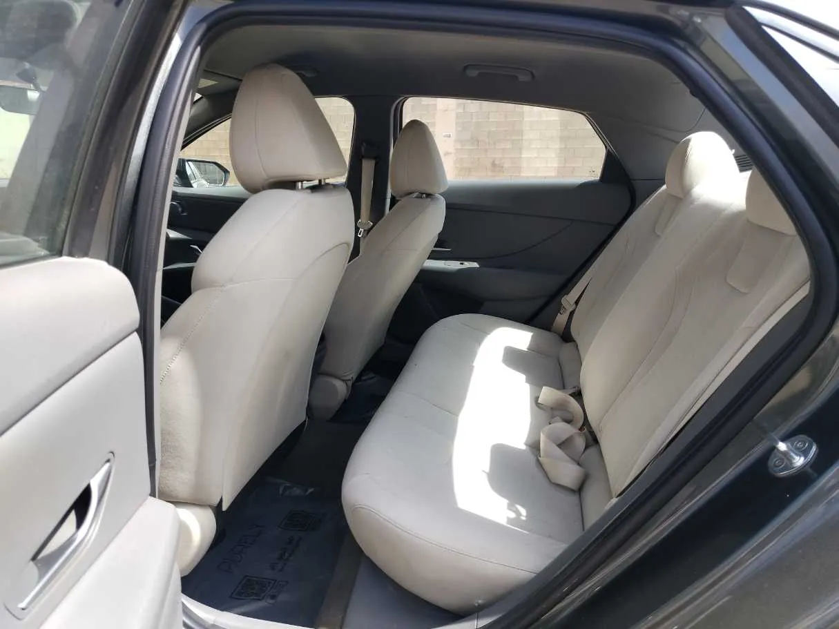 Car image 17