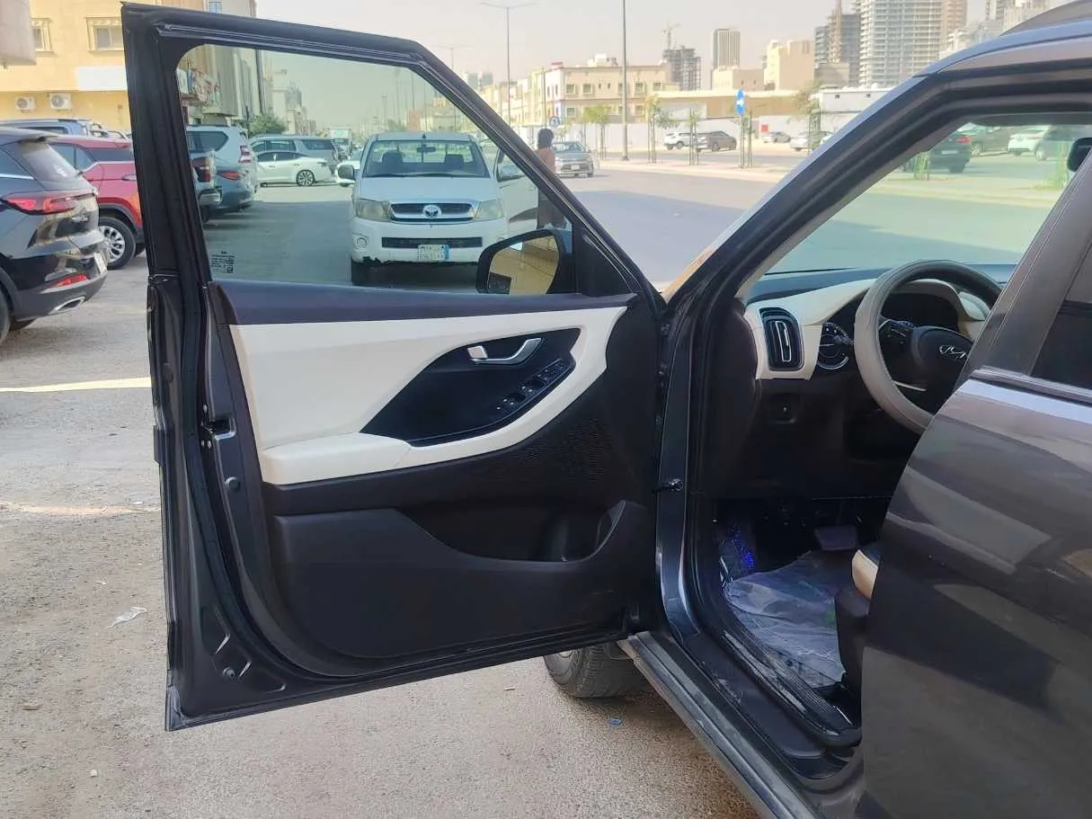 Car image 11