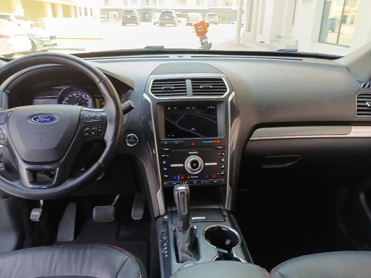 Car image 16