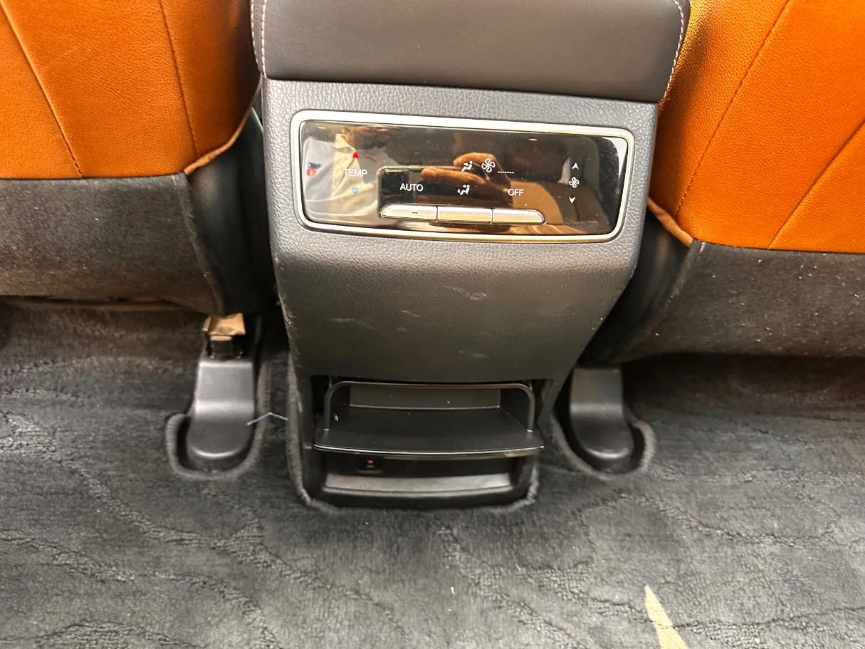 Car image 27