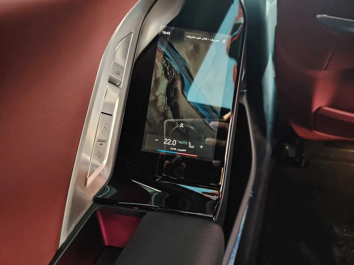 Car image 30