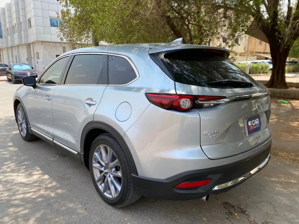 Car image 7
