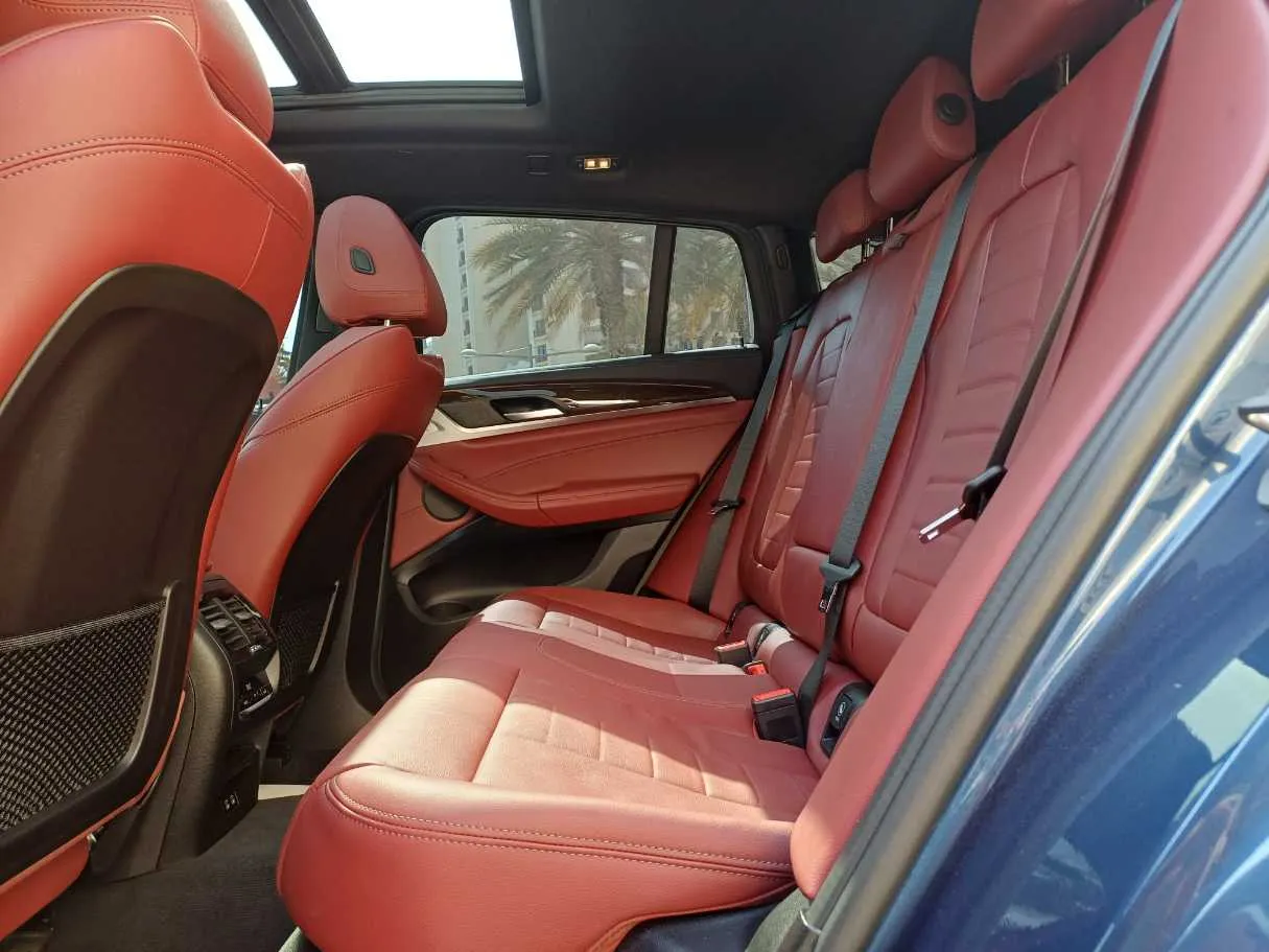 Car image 17