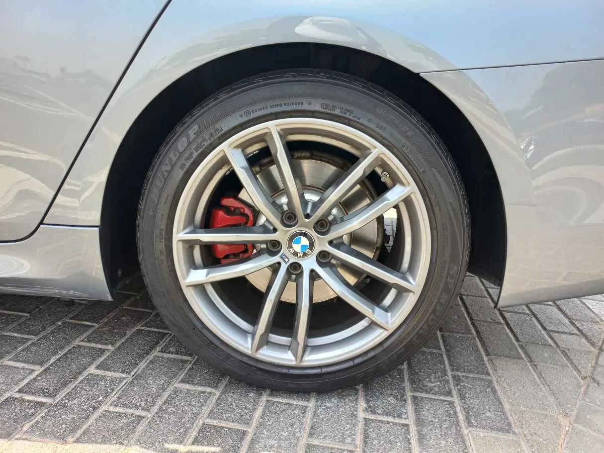 Car image 9