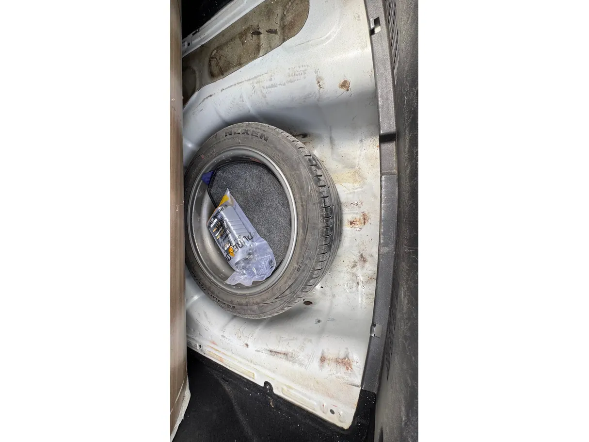 Car image 26