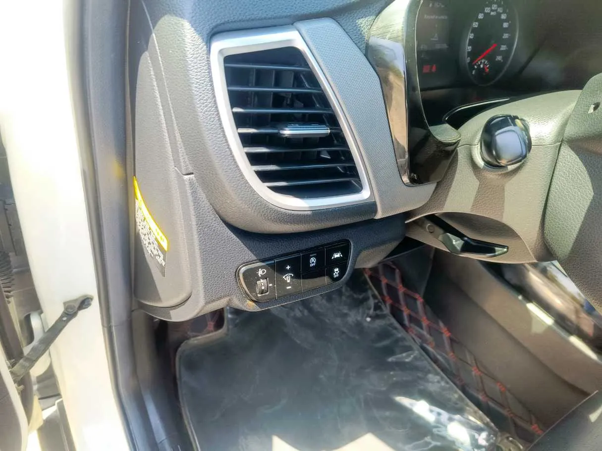 Car image 29