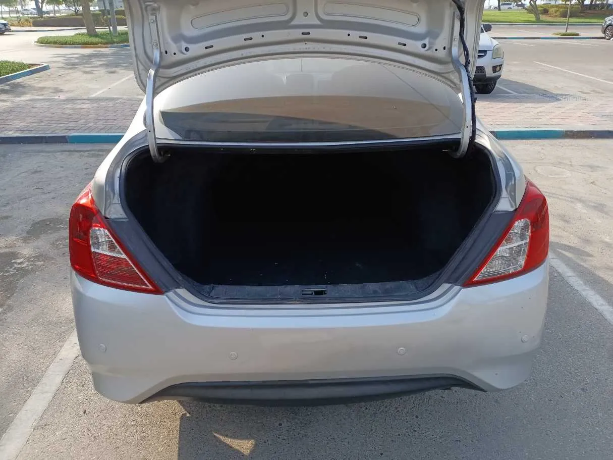 Car image 19