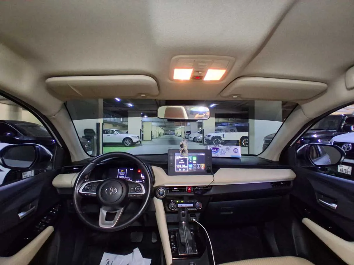 Car image 14
