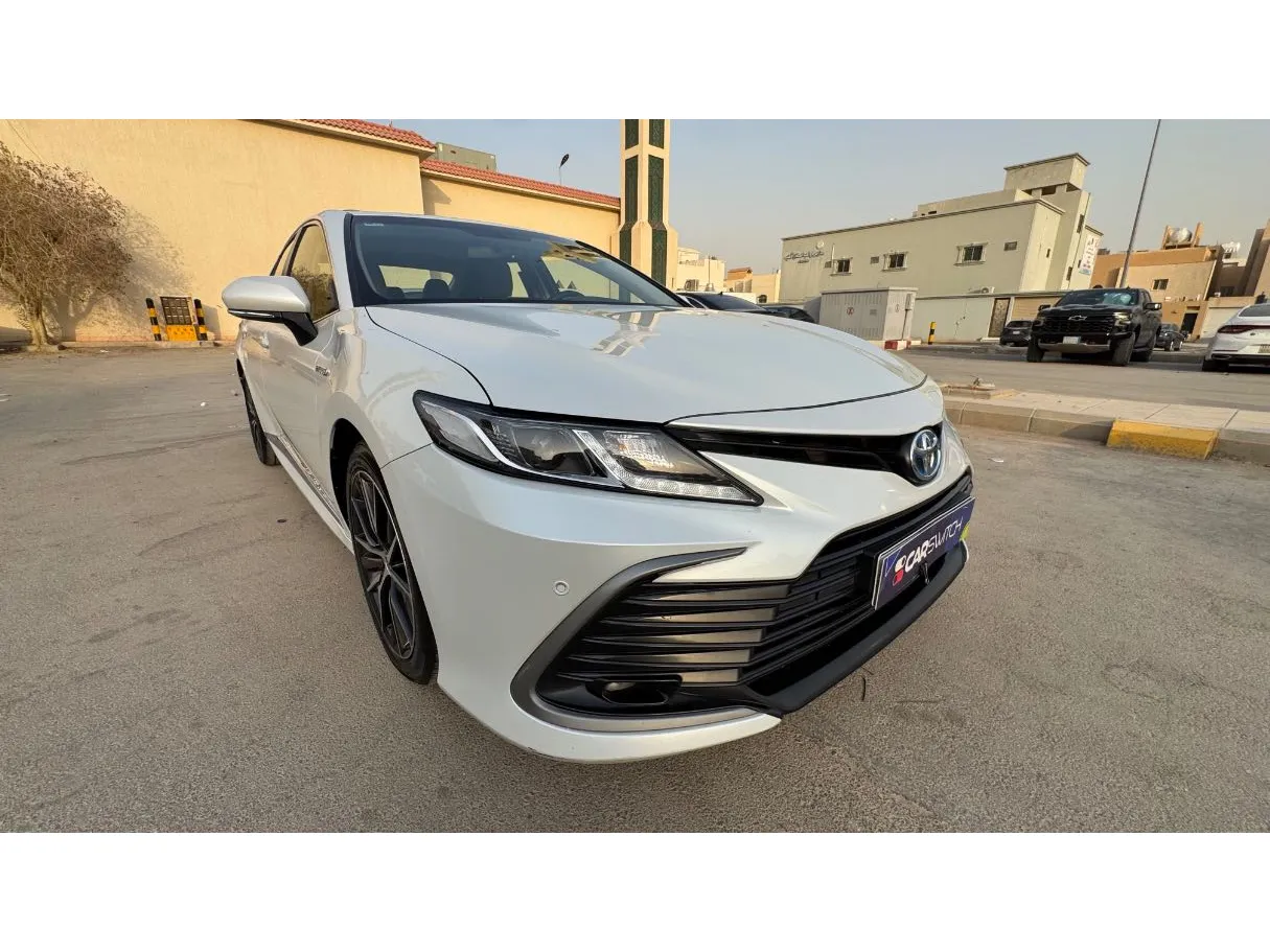 Car image 3