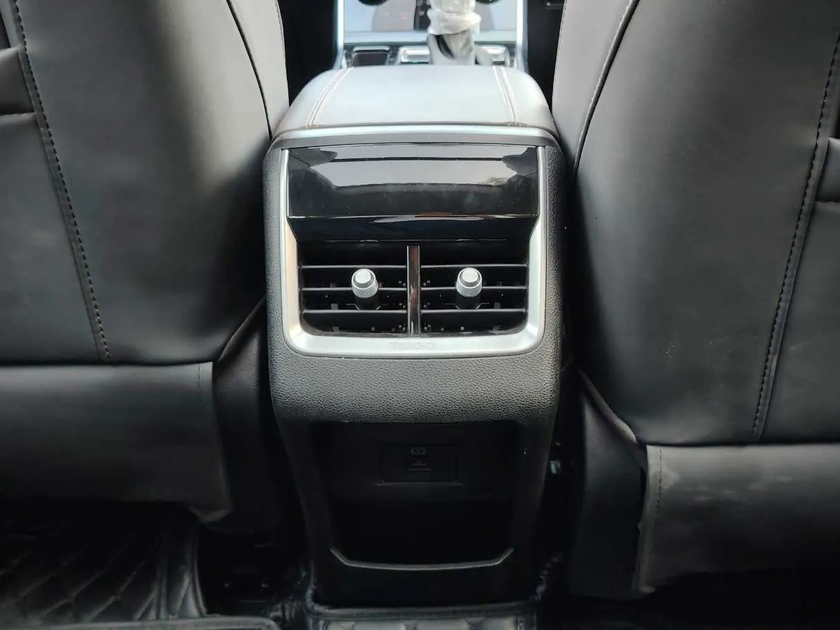 Car image 34