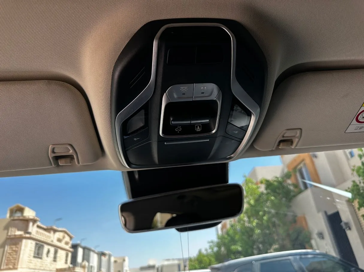 Car image 24