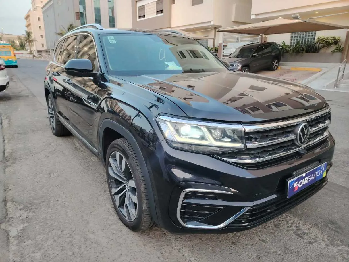 Car image 3