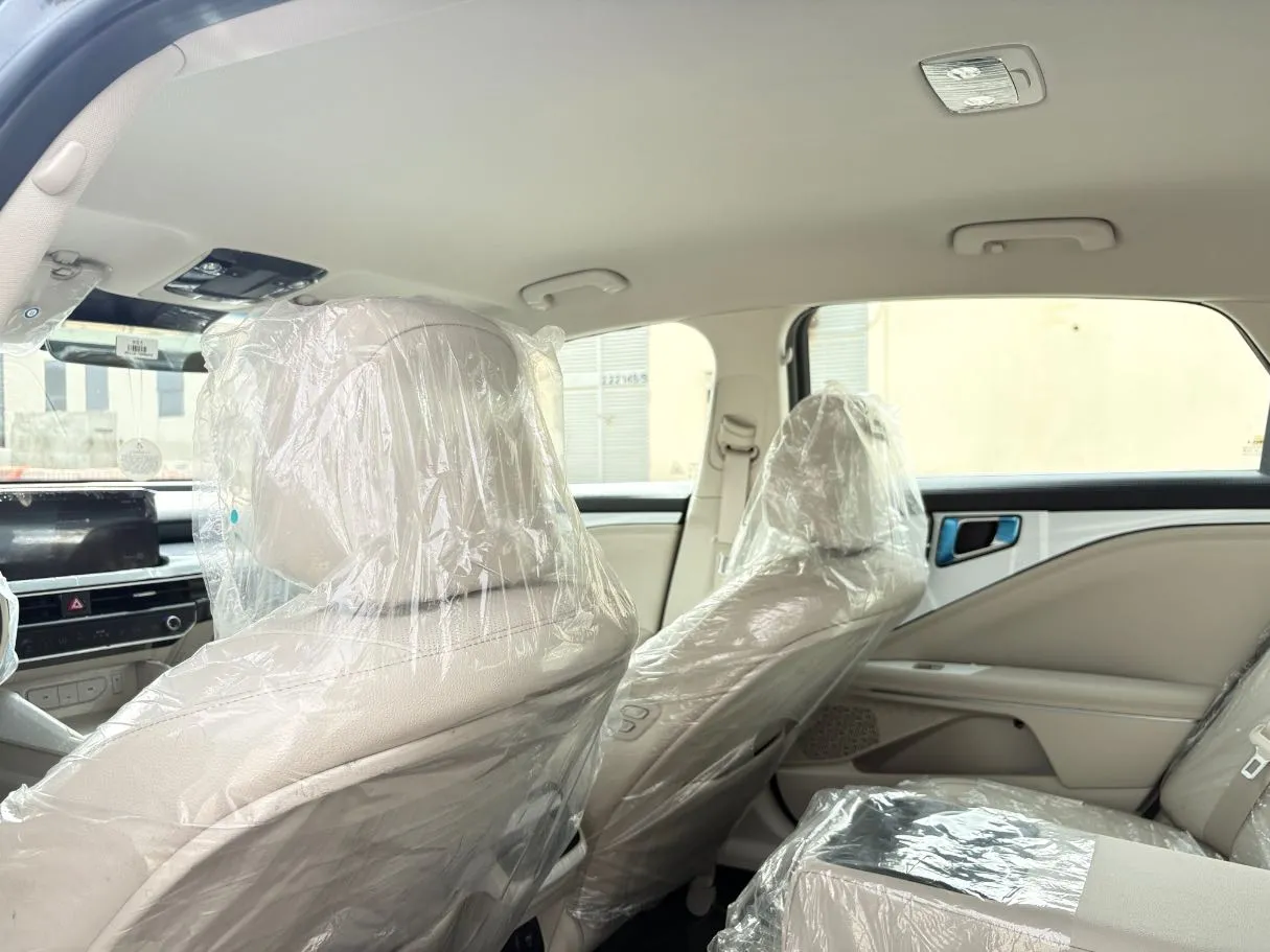 Car image 16
