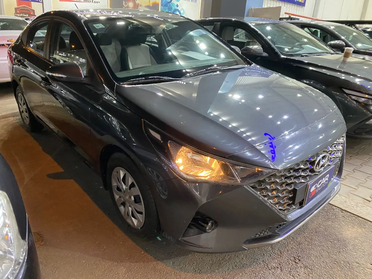 Car image 3