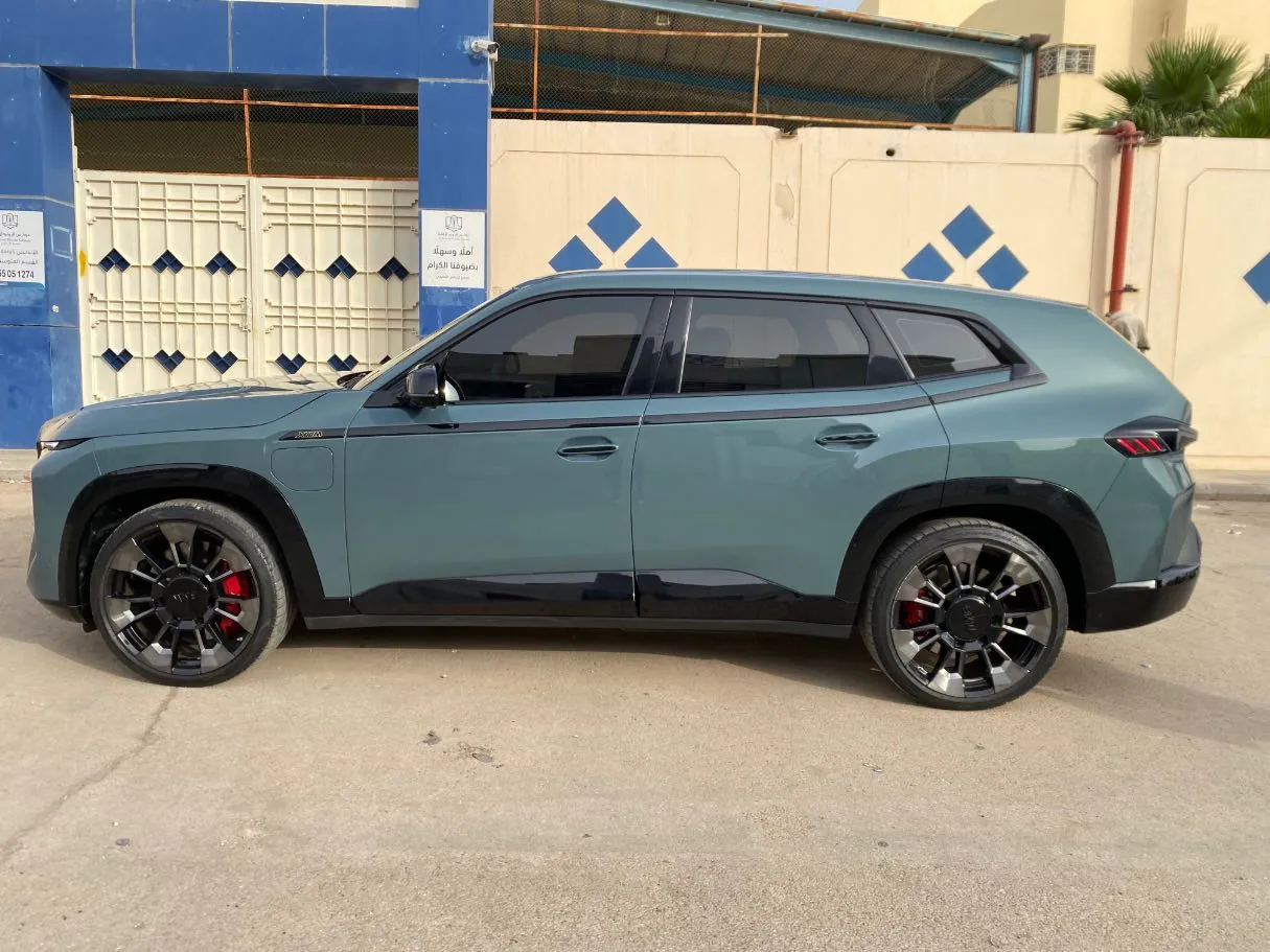 Car image 8