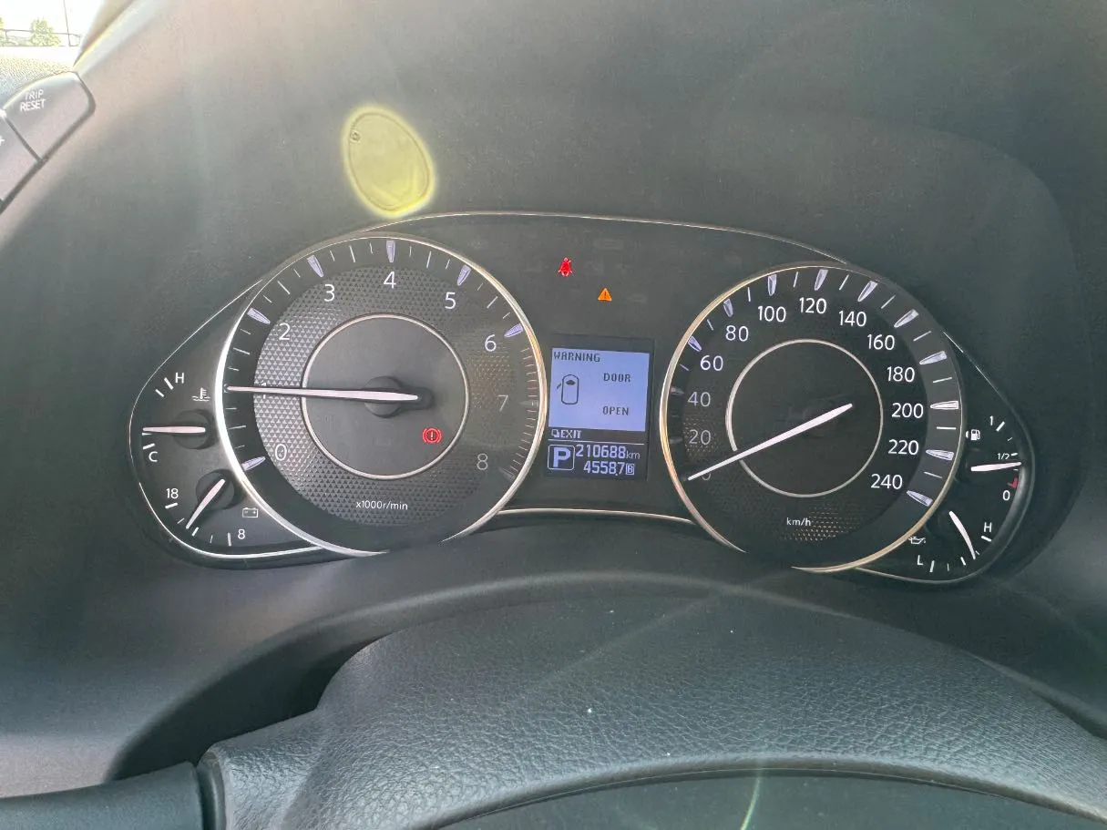 Car image 23