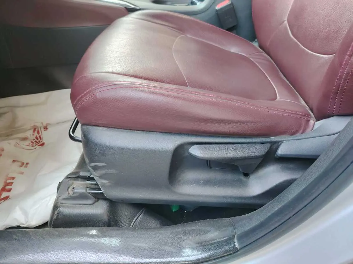 Car image 32