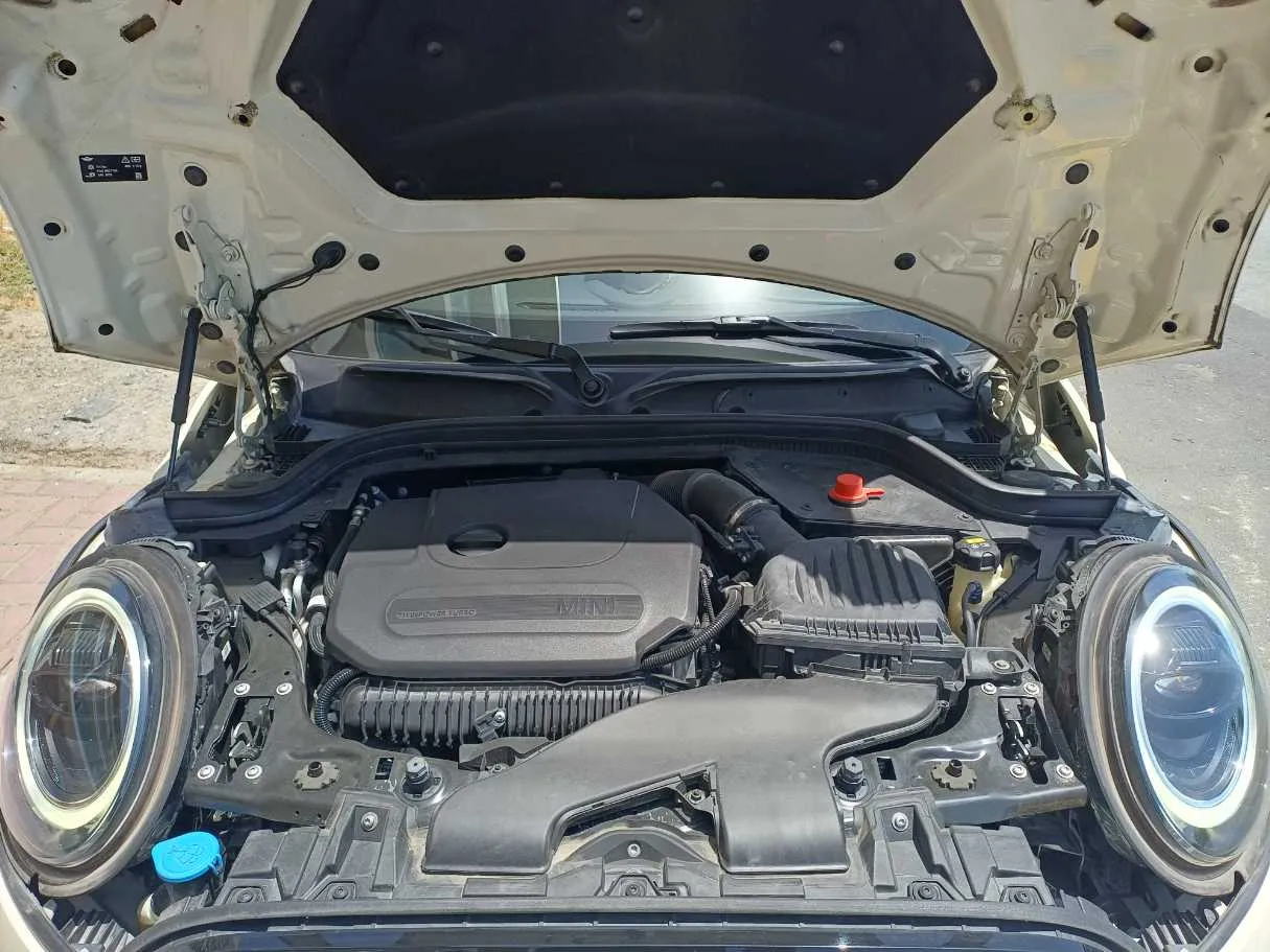 Car image 24