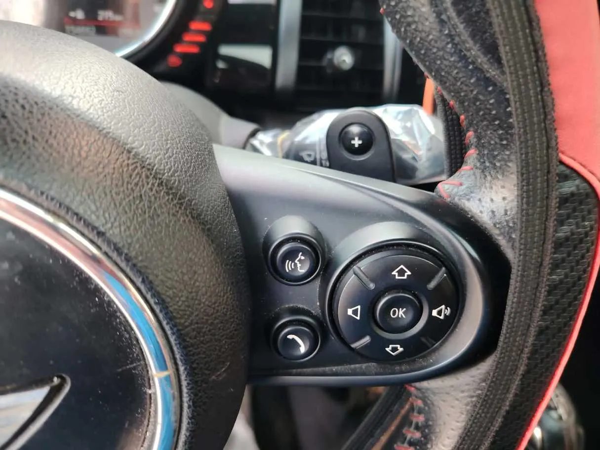 Car image 34