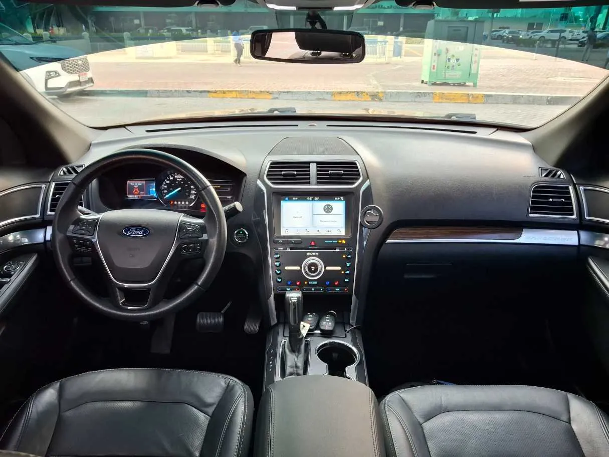 Car image 16