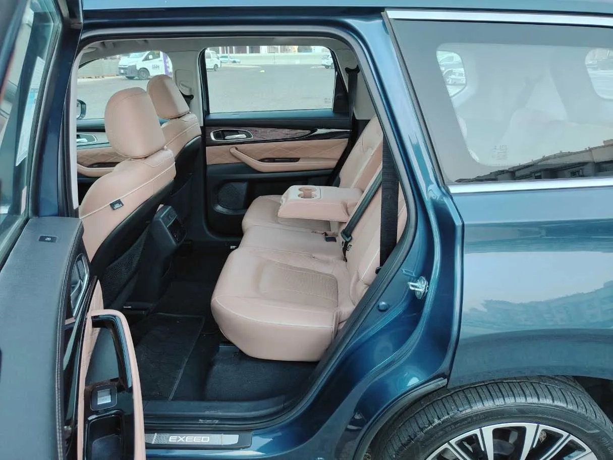 Car image 17