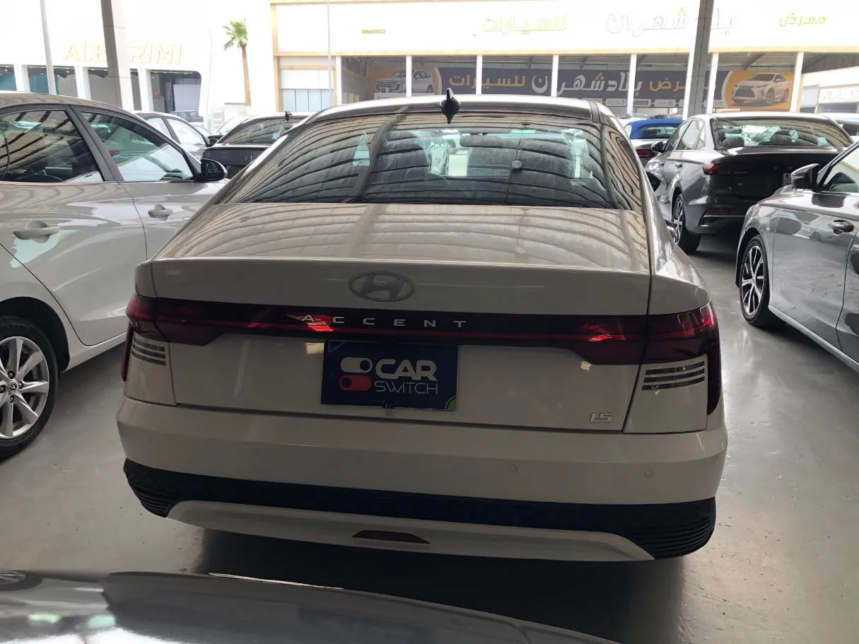 Car image 4