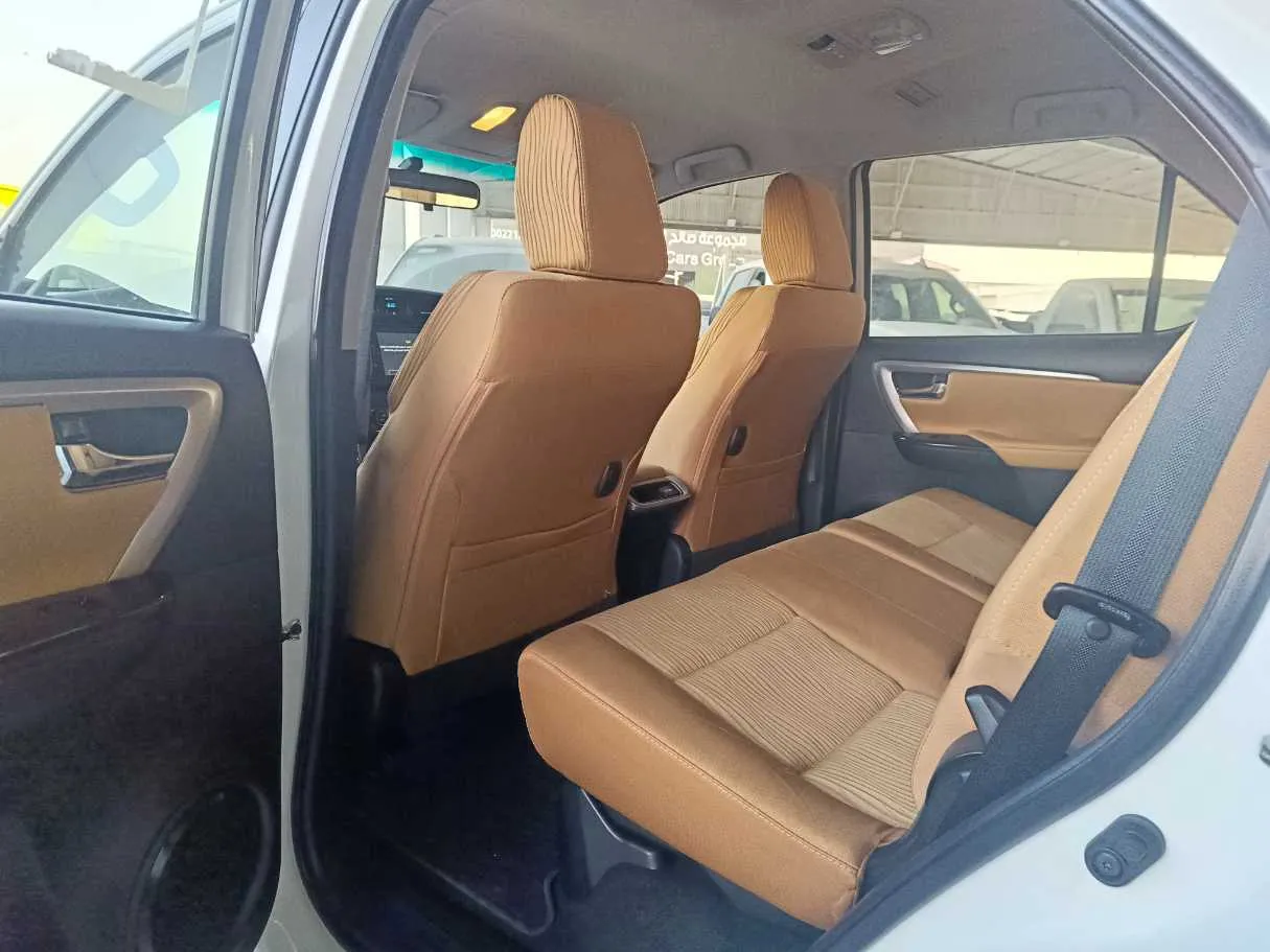 Car image 19