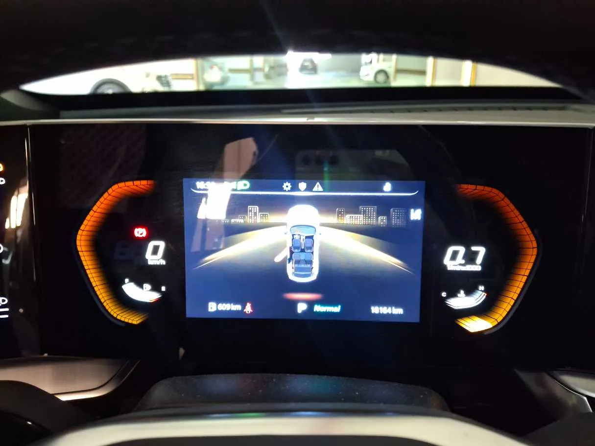 Car image 18