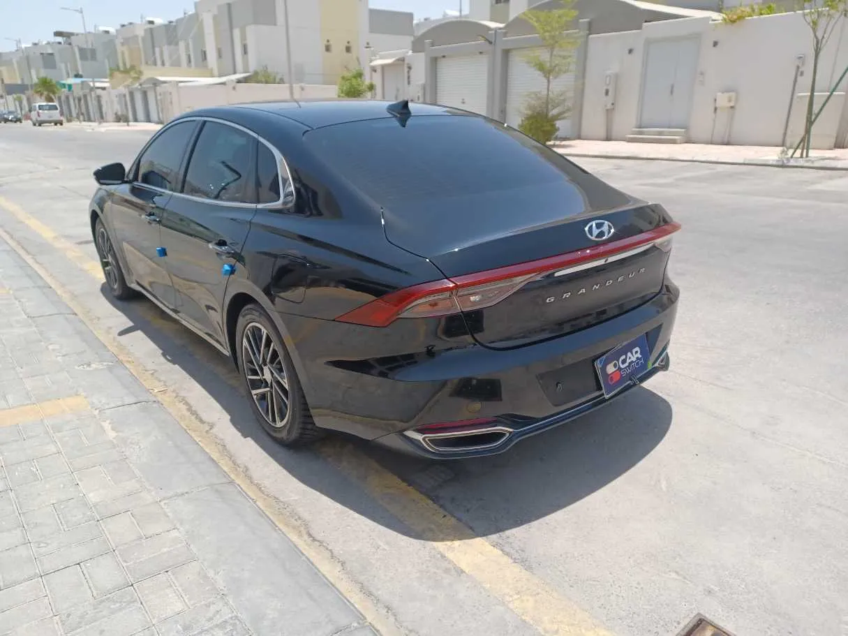 Car image 7