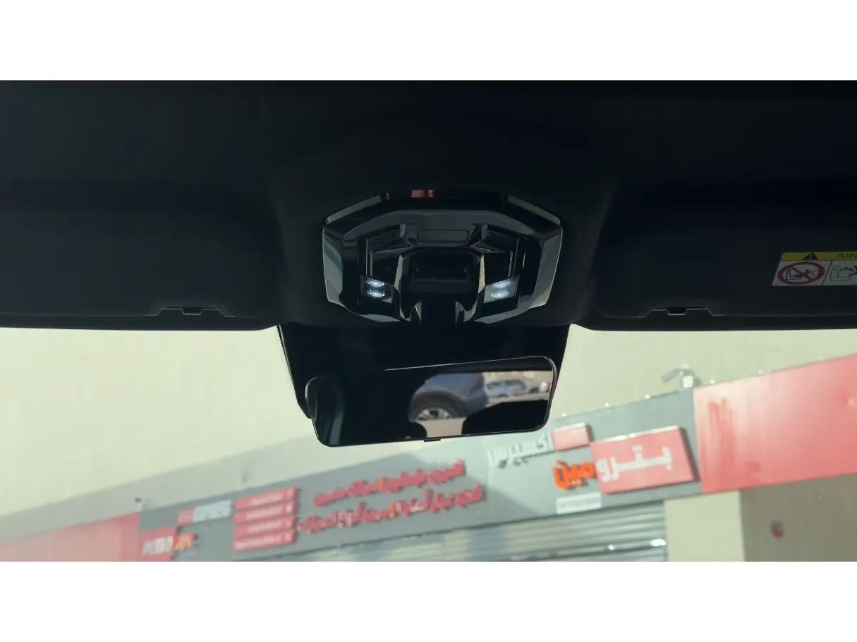 Car image 24