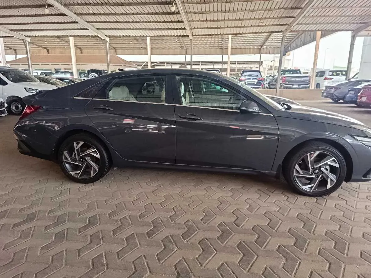 Car image 4