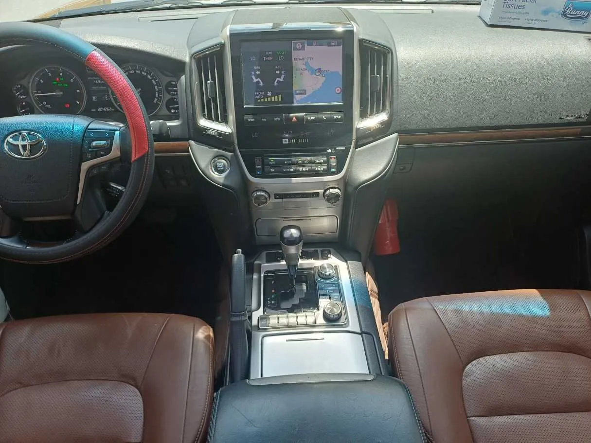 Car image 16